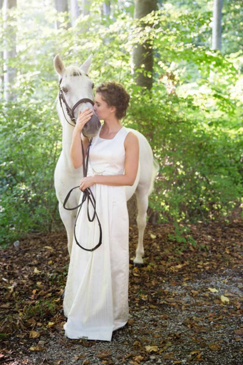 Moderne Dirndl-Märchenhochzeit von Dorelies Hofer