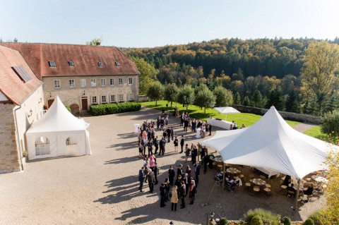 Romantische Schloss Neuhaus Hochzeit von Rebecca Conte