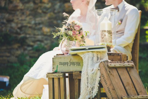 Wunderhübsche DIY-Burgruinen Hochzeit von Lilly Photography