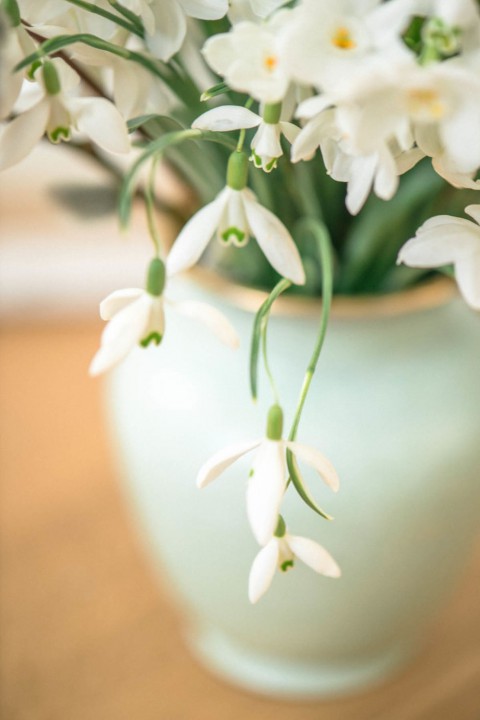Zauberhafte Frühlingsmagie mit einer hübschen Blumenkranzidee von ONAMORA Hochzeitsfotografie
