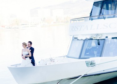 Stylische Kristallschiff Hochzeit von Kalupar Photography