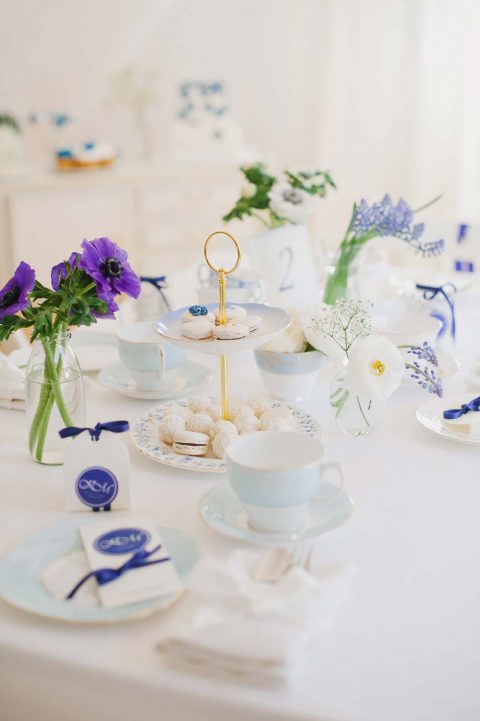 Ein Hochzeitskonzept in der Trendfarbe Blau