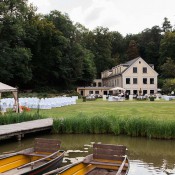 Isa + Philipp’s Outdoor-Hochzeit auf Gut Klostermühle von Ashley Ludaescher Photography