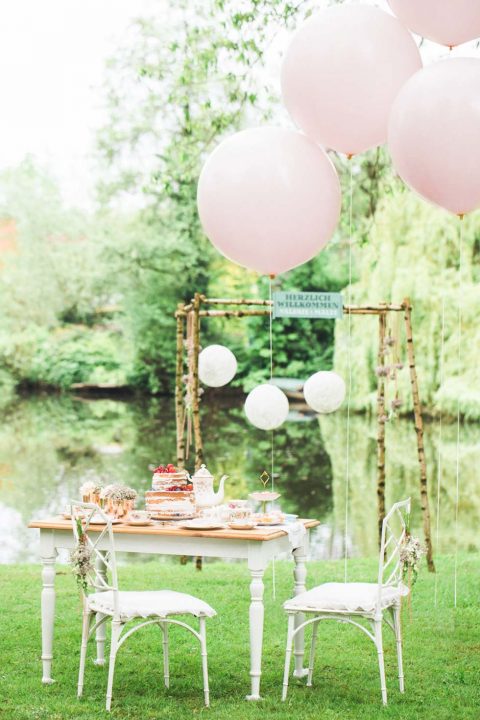 Ein sommerlich-romantisches Teeparty-Hochzeitskonzept