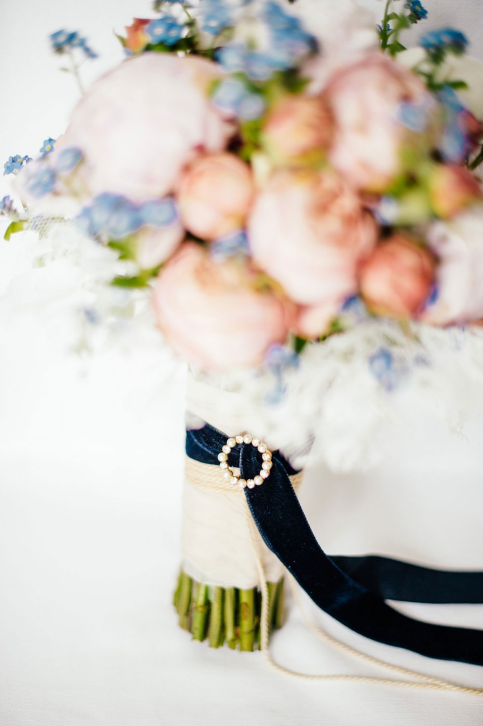 Pastellfarbene Vintage-Scheunenhochzeit von Die Hochzeitsfotografen