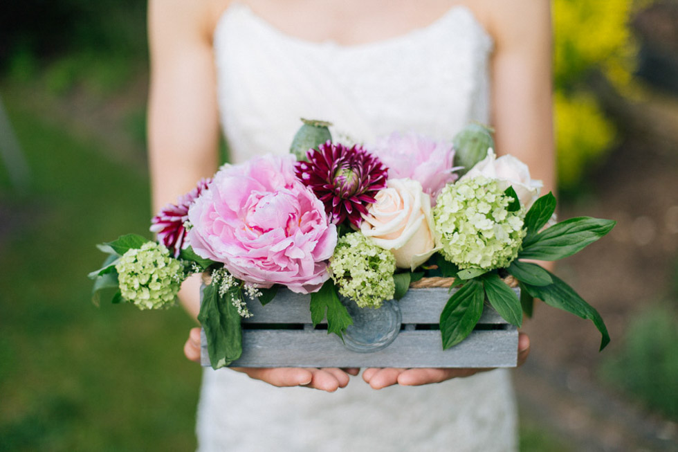 Blumen im Sommer – Eine Hochzeitsinspiration von Michael Palatini Fotografie und Blatt und Blüte