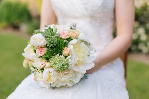 Blumen im Sommer – Eine Hochzeitsinspiration von Michael Palatini Fotografie und Blatt und Blüte