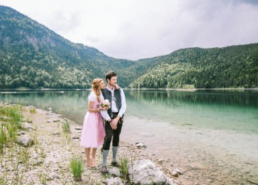 Moderne Trachten-Hochzeitsinspiration auf dem Eibsee