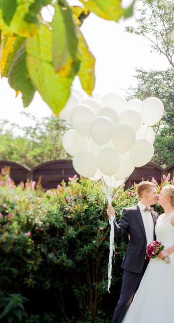 Klassisch-Vintage inspirierte Hochzeit auf einem gemütlichen Hofgut an der Lippe