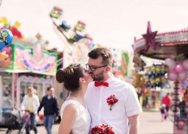 Zuckerwatte, Spaß und Küsse auf der Rheinkirmes