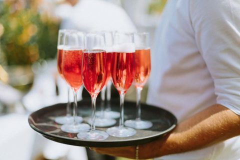 Lebensfrohe Sommerhochzeit auf dem Weingut Holler