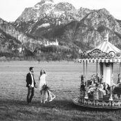 Nostalgiekarussellfahrt am Fusse des Märchenschlosses Neuschwanstein