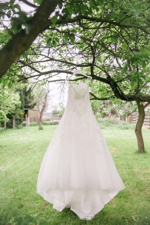 Moderne Hochzeit in einem idyllischen Waldschlösschen