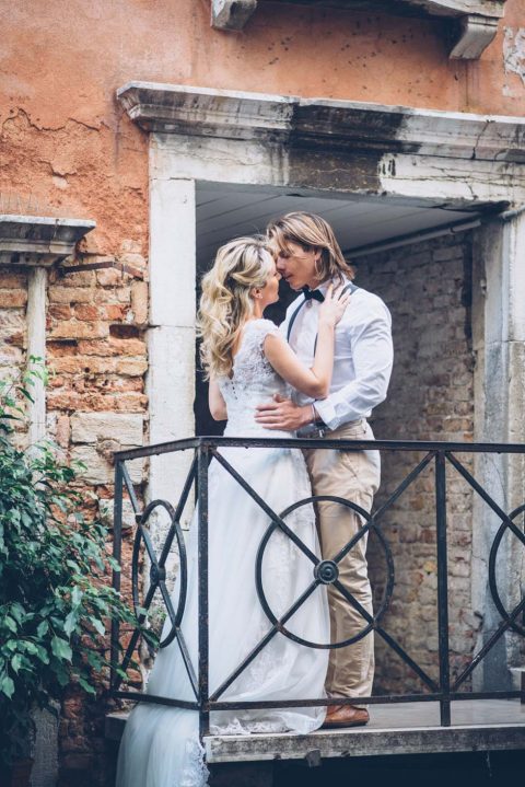 Rustikale trifft auf moderne Romantik: Ein Brautpaar-Shooting in Venedig