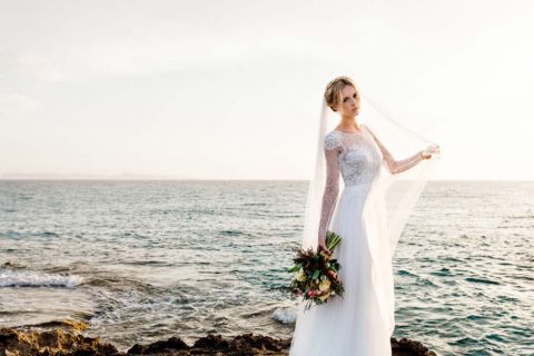 Styled Shooting: Romantischer Brautlook für eine Hochzeit mit Inselfeeling