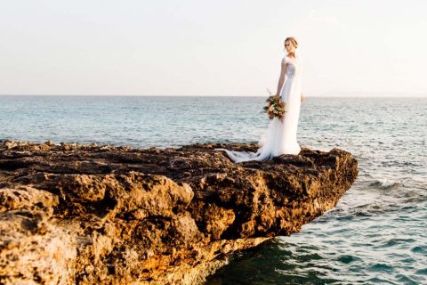 Styled Shooting: Romantischer Brautlook für eine Hochzeit mit Inselfeeling