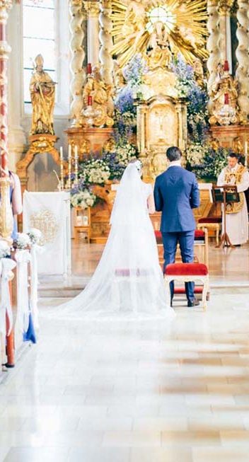 Märchenhafte Sommerhochzeit in Weiß, Grün und Gelb