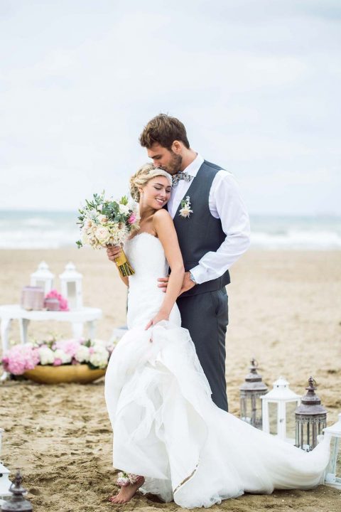 Eine nostalgische Strand-Hochzeitsinspiration macht Lust auf die Hochzeitsmesse 