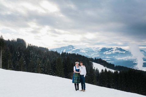 Moderne trifft auf Tradition: Trachtiges Verlobungsshooting in Österreich
