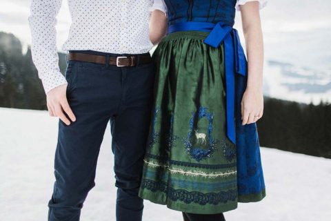 Moderne trifft auf Tradition: Trachtiges Verlobungsshooting in Österreich