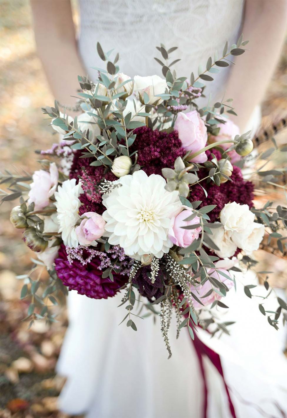 Bohemian-Hochzeitsinpiration in Beerenfarben und Marsala – Hochzeitswahn