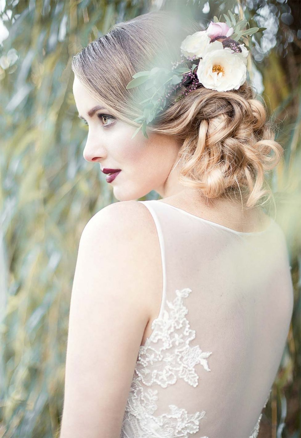 Bohemian-Hochzeitsinpiration in Beerenfarben und Marsala