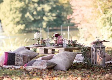 Bohemian-Hochzeitsinpiration in Beerenfarben und Marsala