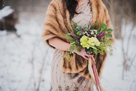 Brautstyle und Eleganz in einer weissen Winterkulisse