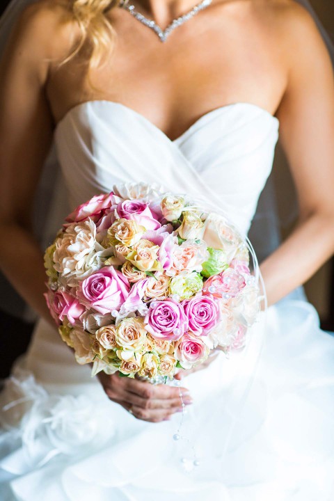 Snizhana & Andreas: Glamouröse Villa Rothschild Sommerhochzeit
