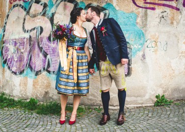 Samantha & Daniel’s urbane Trachtenhochzeit