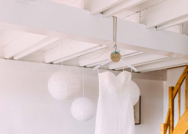 Daniela & Matthis: Elegante Bodenseehochzeit im Frühling