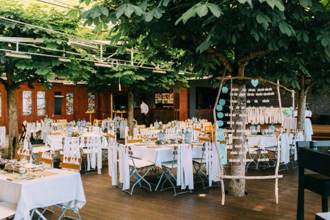 Daniela & Matthis: Elegante Bodenseehochzeit im Frühling