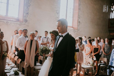 Hanna & Timo: Kirchenromantik und Vintage-Eleganz