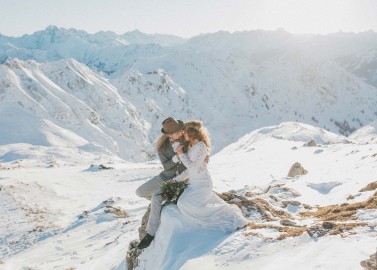 Winter-Elopement-Inspiration in den Bergen