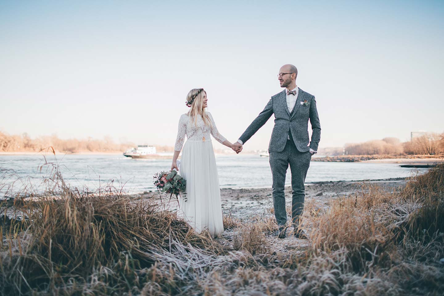 Kim & Teja: Verspielte Winterhochzeit im Boho-Stil