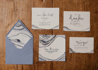 Hochzeitsinspiration in Achat-Blau & Gold