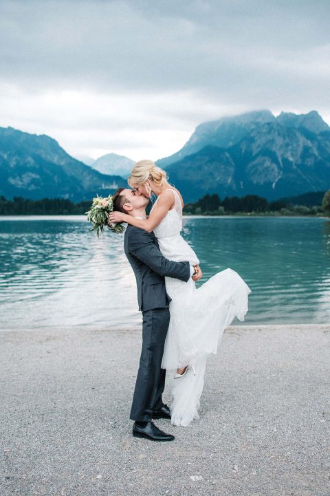 Aljona & Liam: pastellene Trauung am See