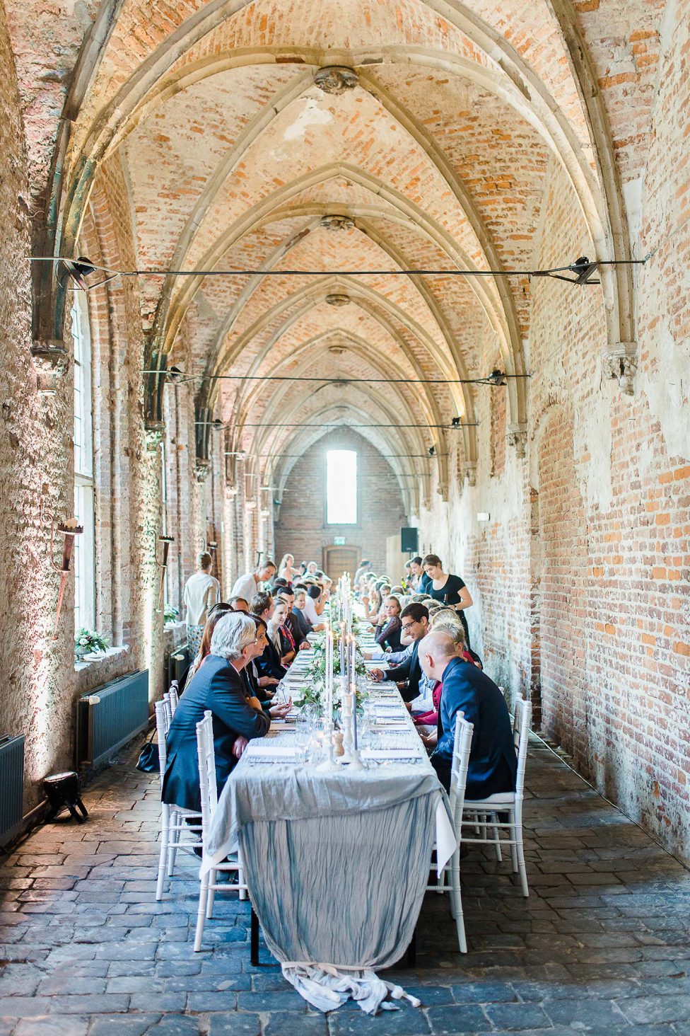 Maike & Arthur: Frühherbstliche Hochzeit im Kloster