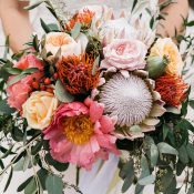 Susanne & Oliver: Boho-Blütenhochzeit in Gold