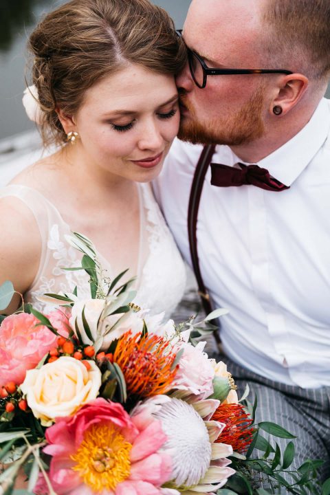 Susanne & Oliver: Boho-Blütenhochzeit in Gold