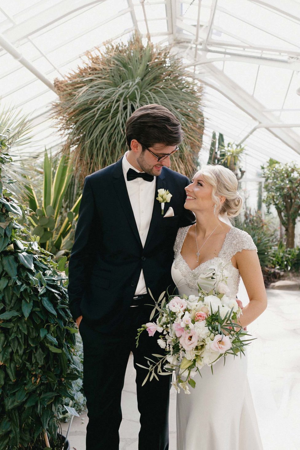 Anika & Marcel: Spätsommer-Hochzeit am Teichufer