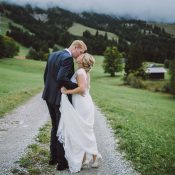 Katrin & Martin: Elegante Alpenhochzeit zu Dritt