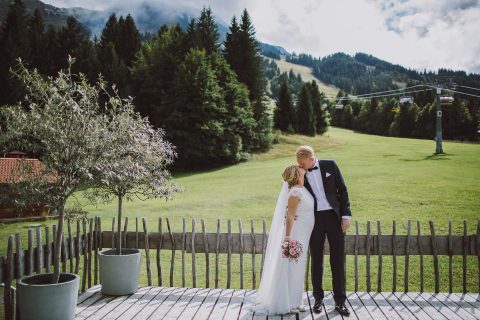 Katrin & Martin: Elegante Alpenhochzeit zu Dritt