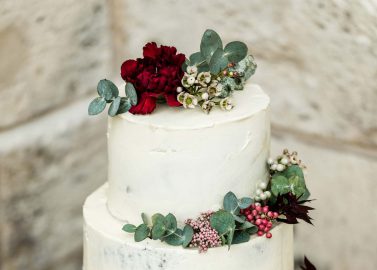 Vintage-Winterhochzeit & Bordeaux-Romantik