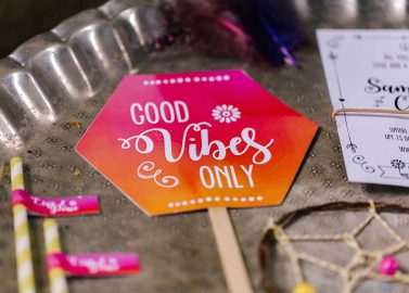 Gleichgeschlechtliche Hippie-Hochzeitsinspiration