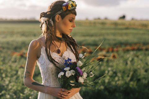 Gleichgeschlechtliche Hippie-Hochzeitsinspiration