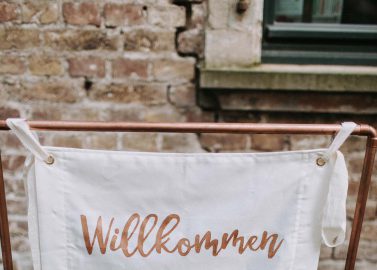 Kathrin & Christian: Greenery Hochzeit in Gedanken an Sardinien