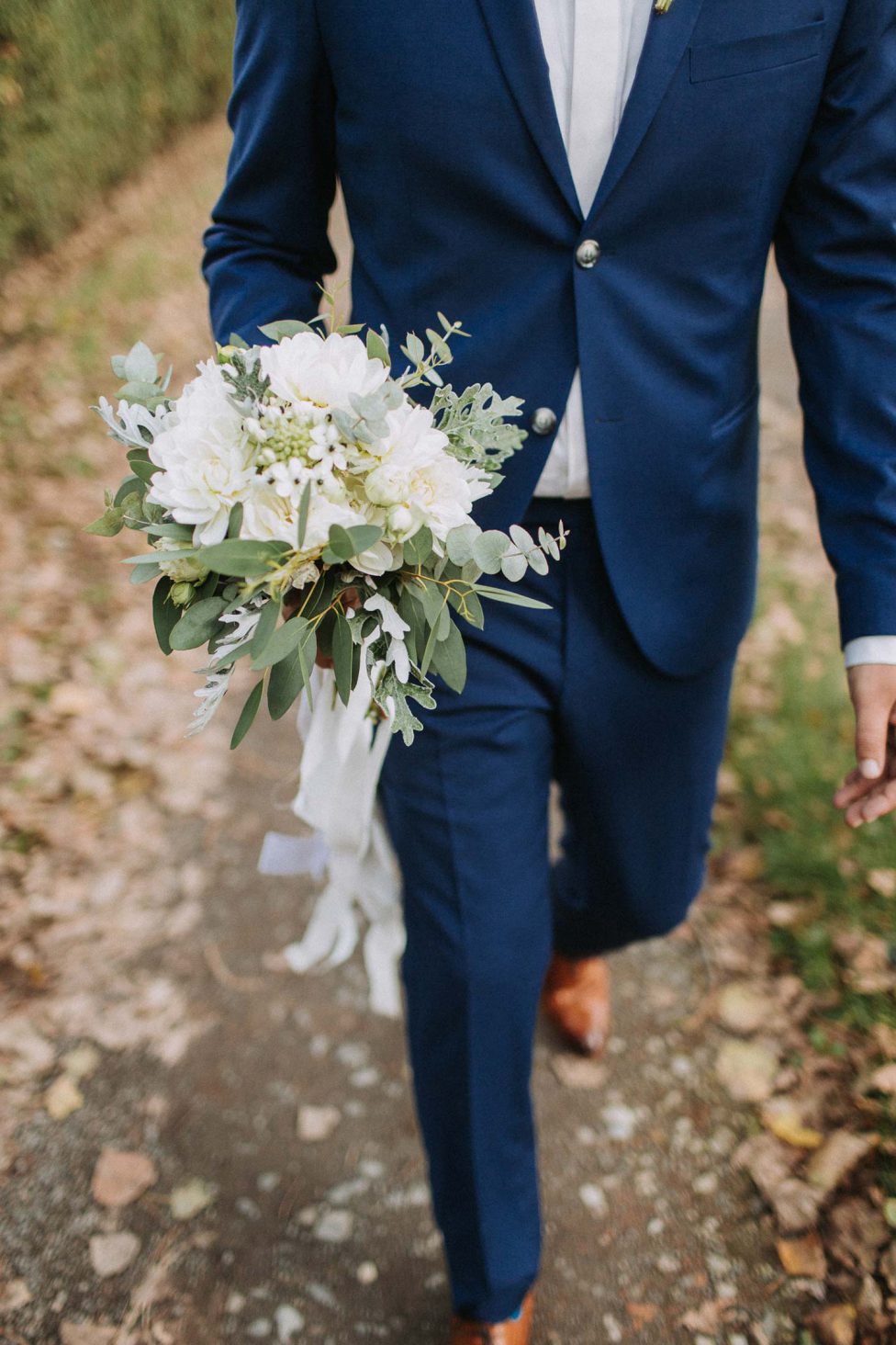 Kathrin & Christian: Greenery Hochzeit in Gedanken an Sardinien