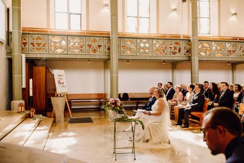 Caro & Chris: Rustikale Hochzeit im Lokschuppen Heidenheim