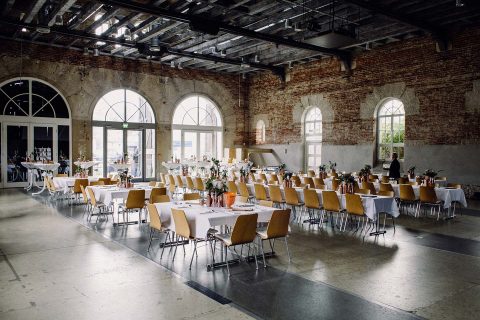 Caro & Chris: Rustikale Hochzeit im Lokschuppen Heidenheim